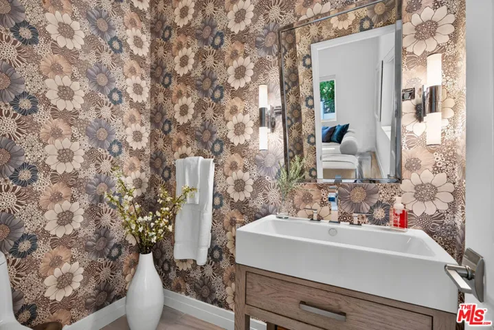 14348 Roblar Place, Sherman Oaks, California 91423