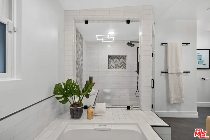 14348 Roblar Place, Sherman Oaks, California 91423