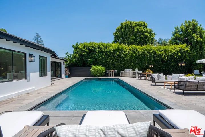 14348 Roblar Place, Sherman Oaks, California 91423