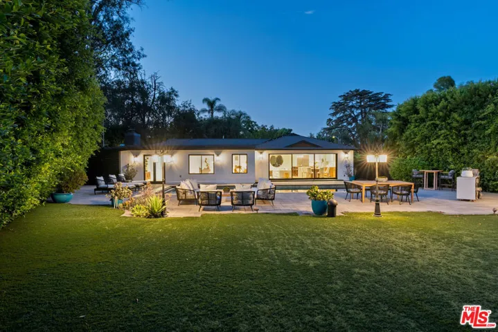 14348 Roblar Place, Sherman Oaks, California 91423