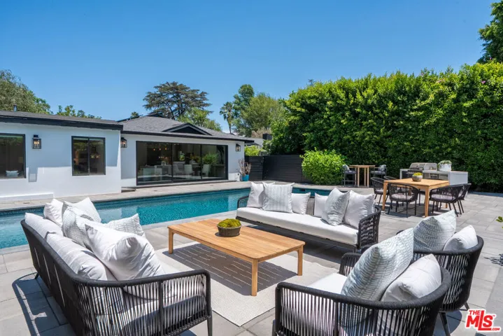 14348 Roblar Place, Sherman Oaks, California 91423