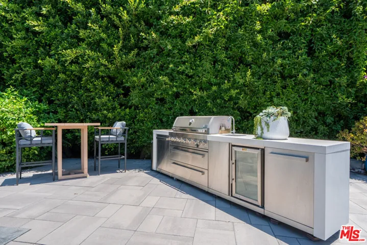 14348 Roblar Place, Sherman Oaks, California 91423