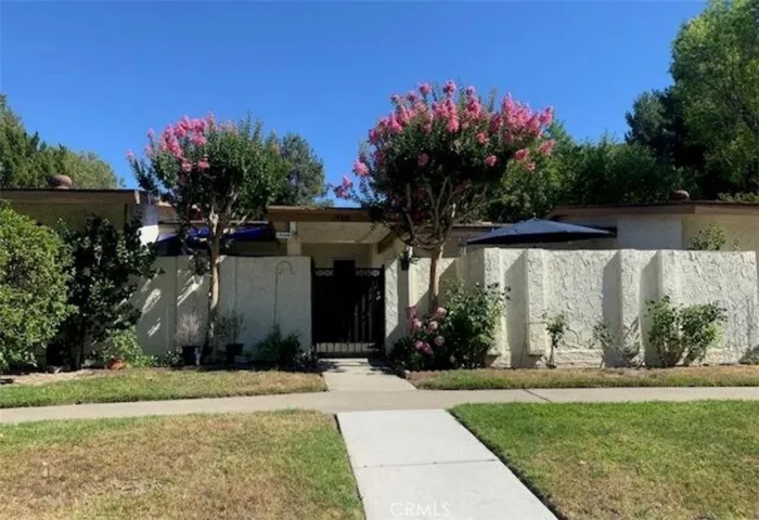 19368 Avenue Of The Oaks, Newhall, California 91321