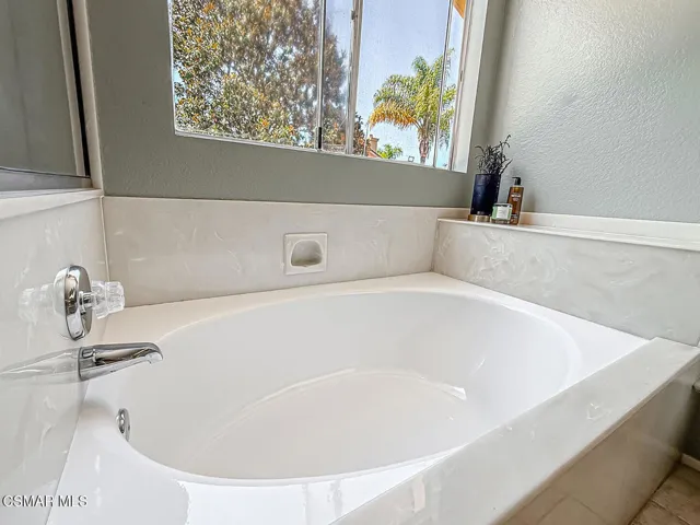 fPrimary Bedroom Suite9