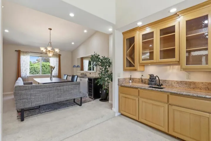 6124 Corte De La Reina, San Jose, California 95120