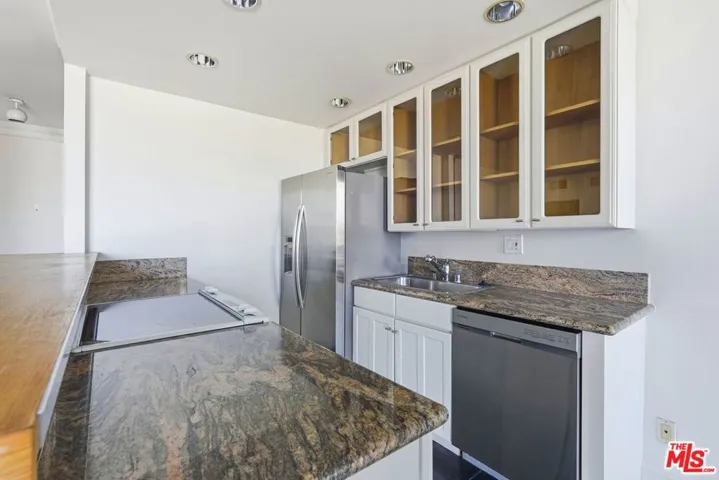 1131 Alta Loma Road 326, West Hollywood, California 90069