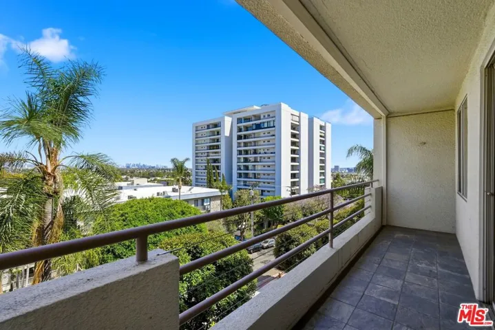 1131 Alta Loma Road 326, West Hollywood, California 90069