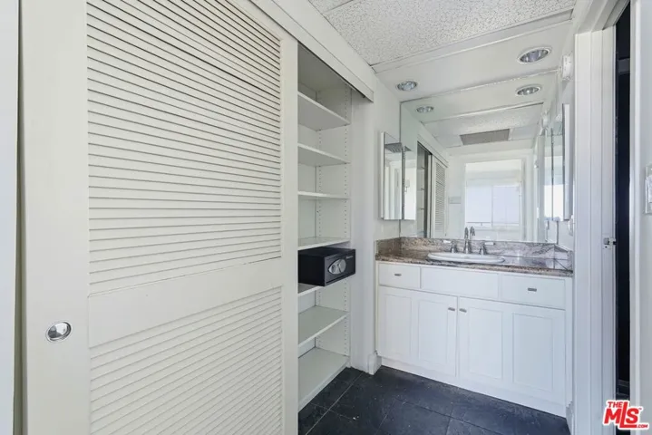 1131 Alta Loma Road 326, West Hollywood, California 90069