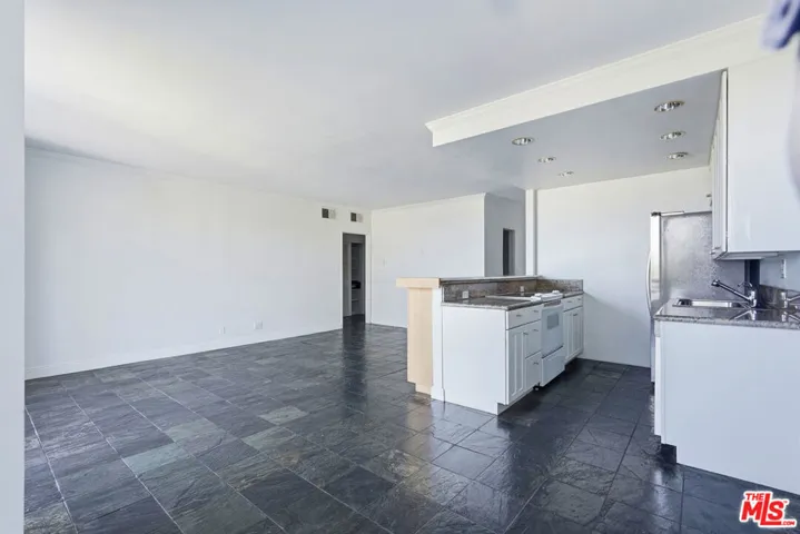 1131 Alta Loma Road 326, West Hollywood, California 90069