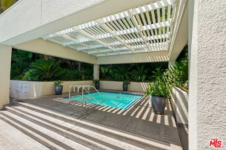 1131 Alta Loma Road 326, West Hollywood, California 90069