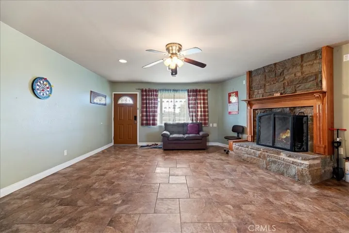 13285 Mesquite Road, Apple Valley, California 92308