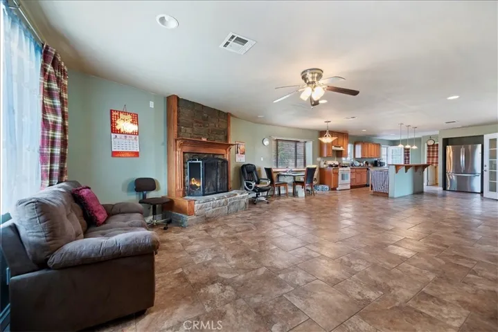 13285 Mesquite Road, Apple Valley, California 92308