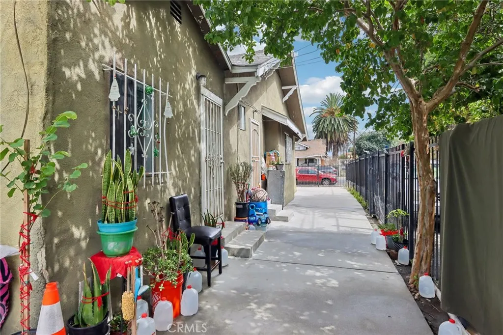 1242 E 43rd, Los Angeles, California 90011 — photo 5