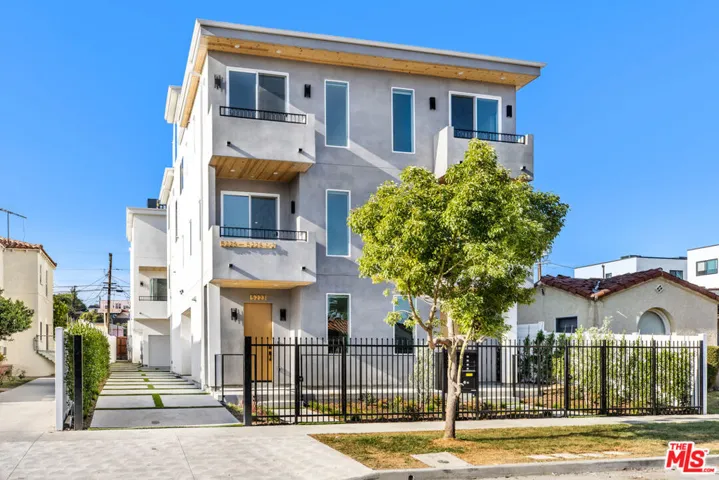 5223 W 20th Street 1/2, Los Angeles, California 90016