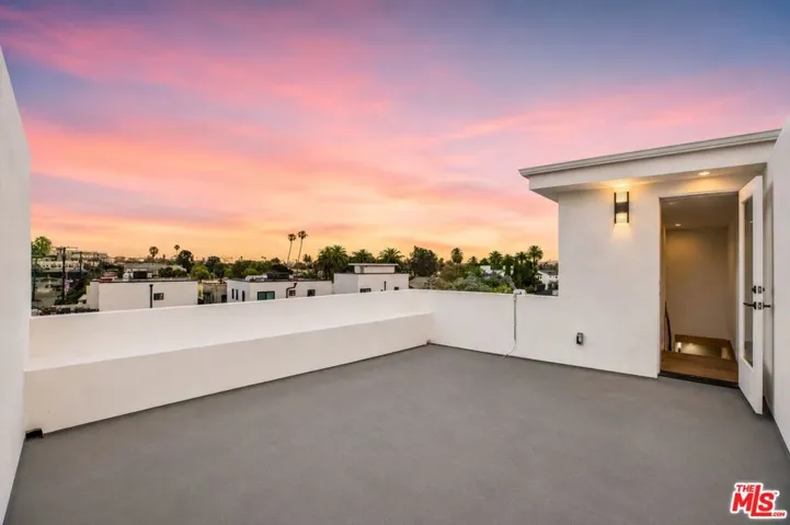 5223 W 20th Street 1/2, Los Angeles, California 90016
