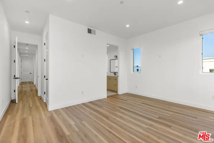 5223 W 20th Street 1/2, Los Angeles, California 90016