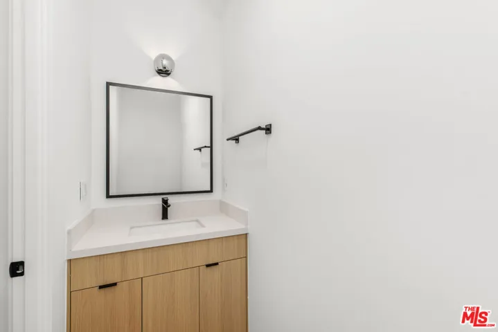 5223 W 20th Street 1/2, Los Angeles, California 90016