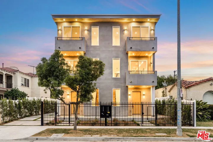 5223 W 20th Street 1/2, Los Angeles, California 90016