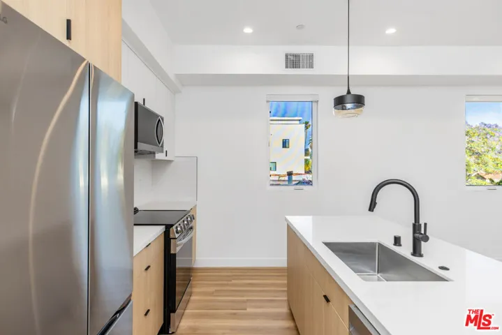 5223 W 20th Street 1/2, Los Angeles, California 90016