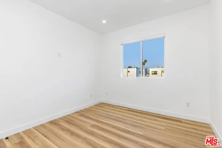 5223 W 20th Street 1/2, Los Angeles, California 90016