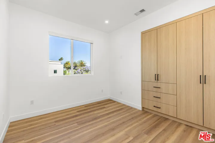 5223 W 20th Street 1/2, Los Angeles, California 90016