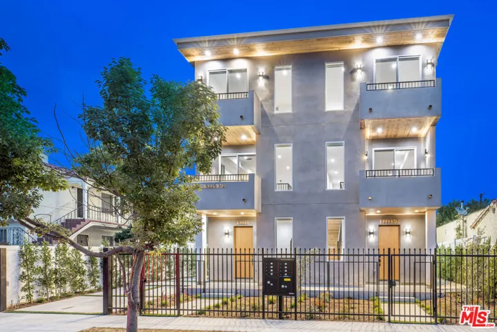 5223 W 20th Street 1/2, Los Angeles, California 90016