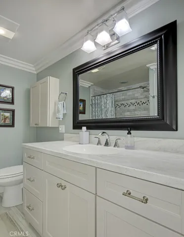 Guest bathroom.