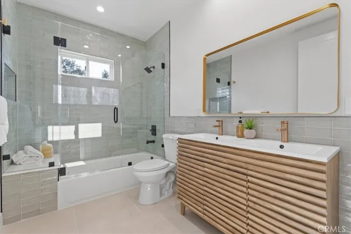 21811 San Jose Street, Chatsworth, California 91311