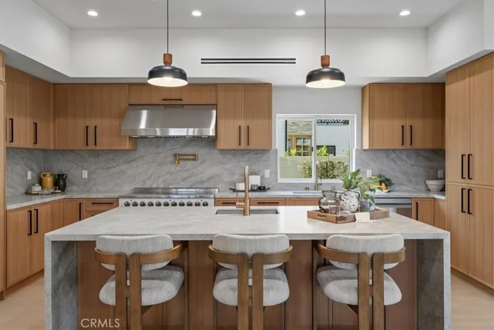21811 San Jose Street, Chatsworth, California 91311