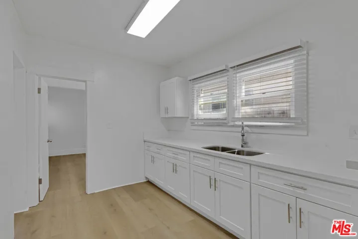 372 W 11th Street, Los Angeles, California 90015