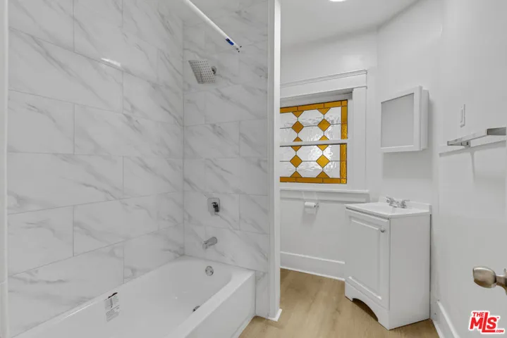 372 W 11th Street, Los Angeles, California 90015