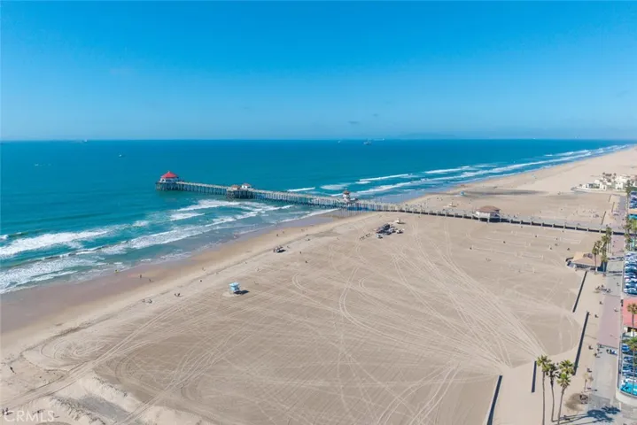Minutes to Huntington Beach Pier