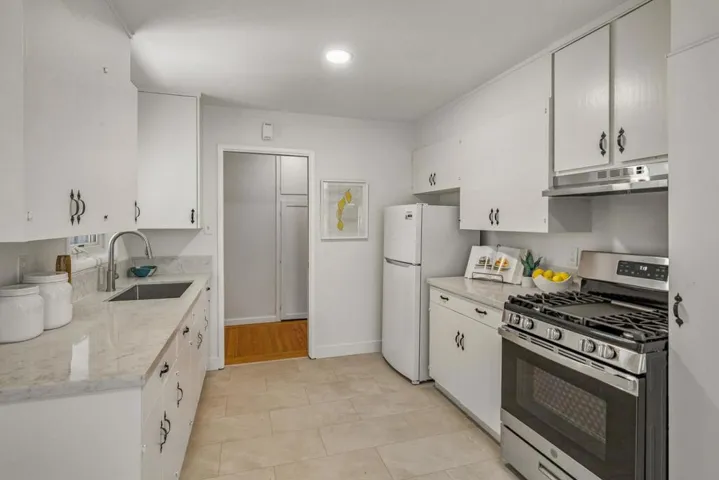 1690 Nilda Avenue, Mountain View, California 94040