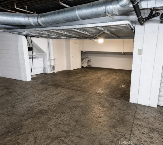 garage with laundry hookups.