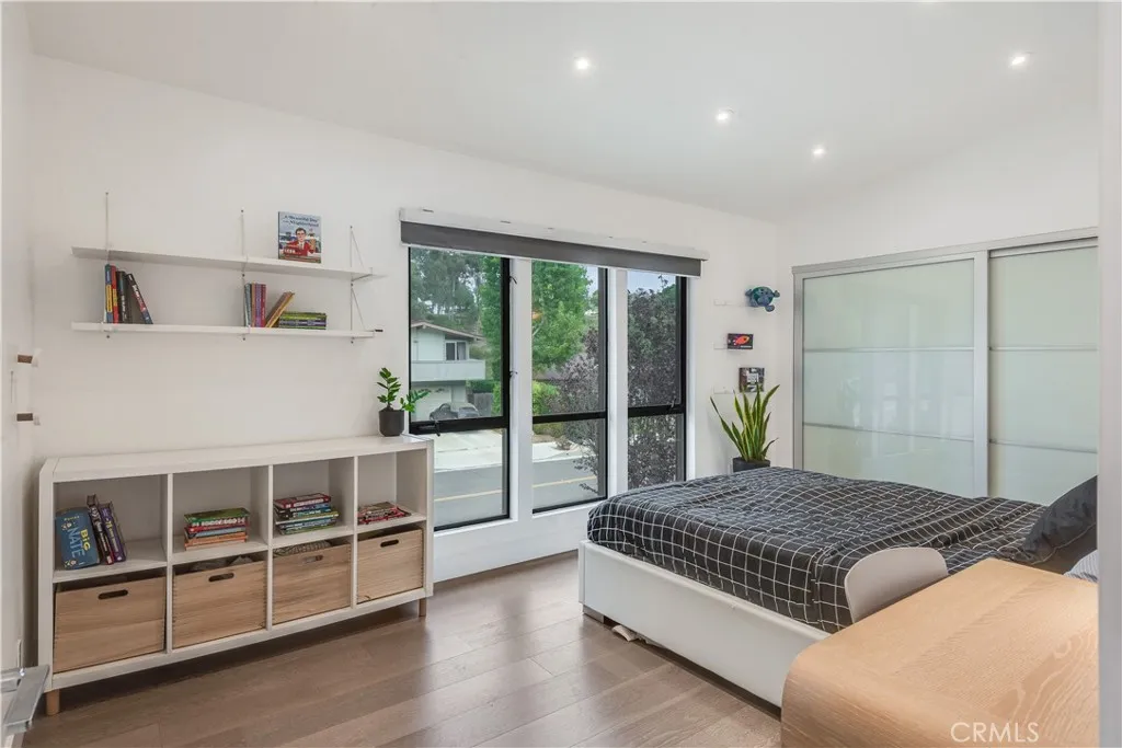 Secondary bedroom