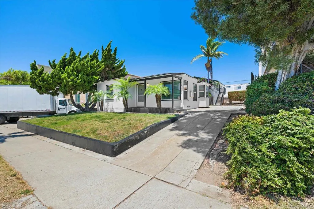 1460 64 Grand Ave