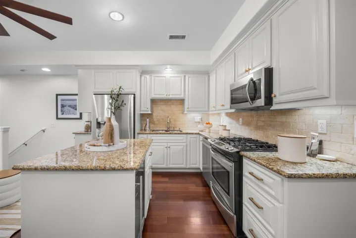 1927 Felspar, San Diego, California 92109