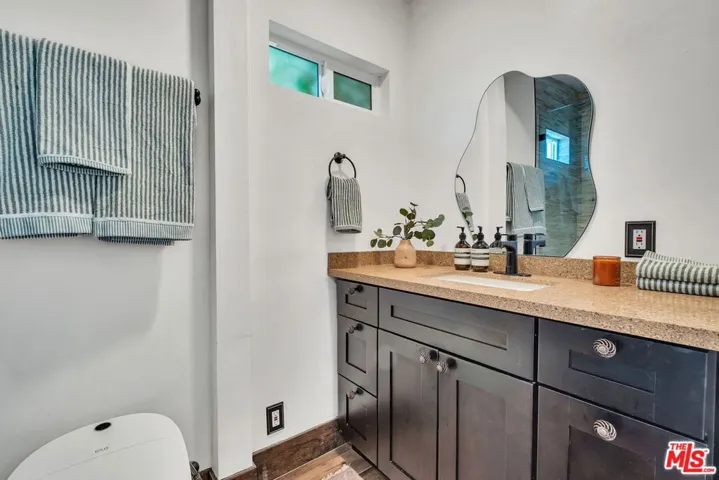 10405 Hillhaven Avenue, Los Angeles, California 91042