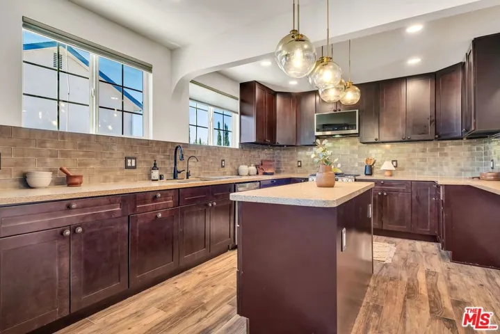 10405 Hillhaven Avenue, Los Angeles, California 91042