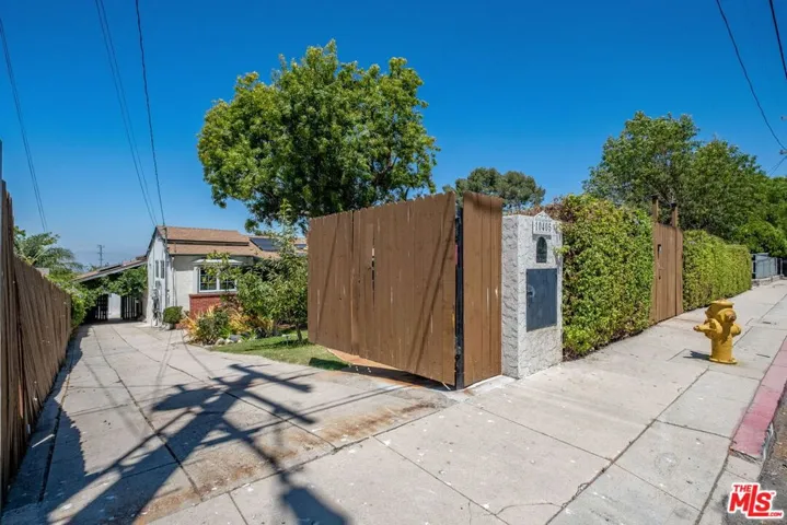 10405 Hillhaven Avenue, Los Angeles, California 91042