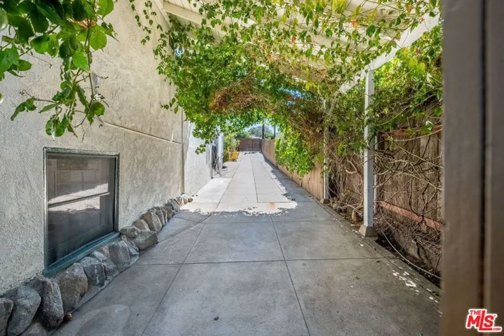 10405 Hillhaven Avenue, Los Angeles, California 91042