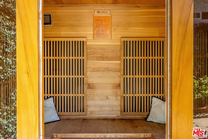 10405 Hillhaven Avenue, Los Angeles, California 91042