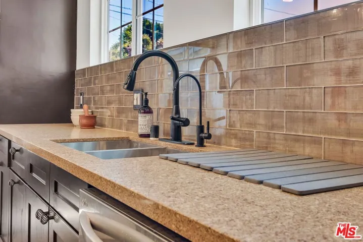 10405 Hillhaven Avenue, Los Angeles, California 91042