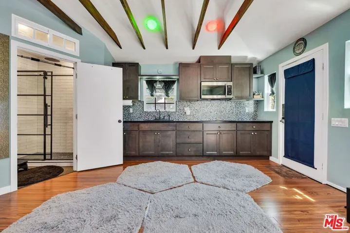 10405 Hillhaven Avenue, Los Angeles, California 91042