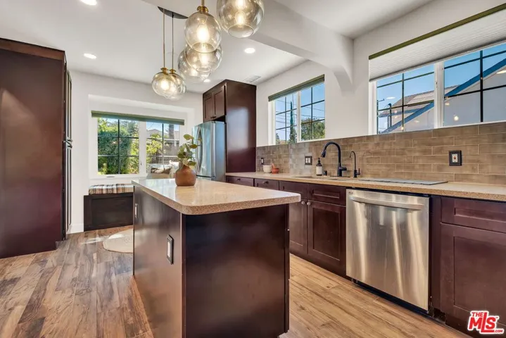 10405 Hillhaven Avenue, Los Angeles, California 91042