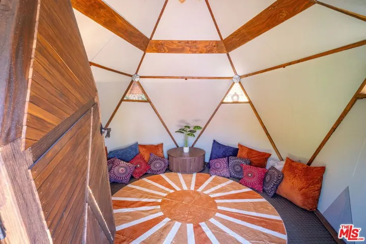 10405 Hillhaven Avenue, Los Angeles, California 91042
