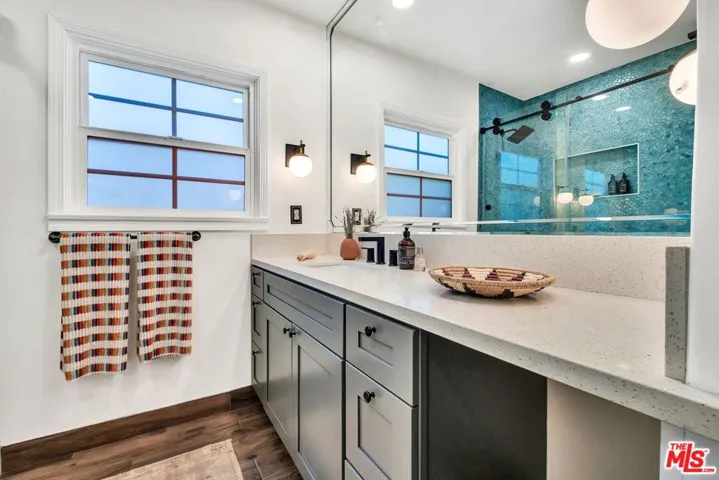 10405 Hillhaven Avenue, Los Angeles, California 91042