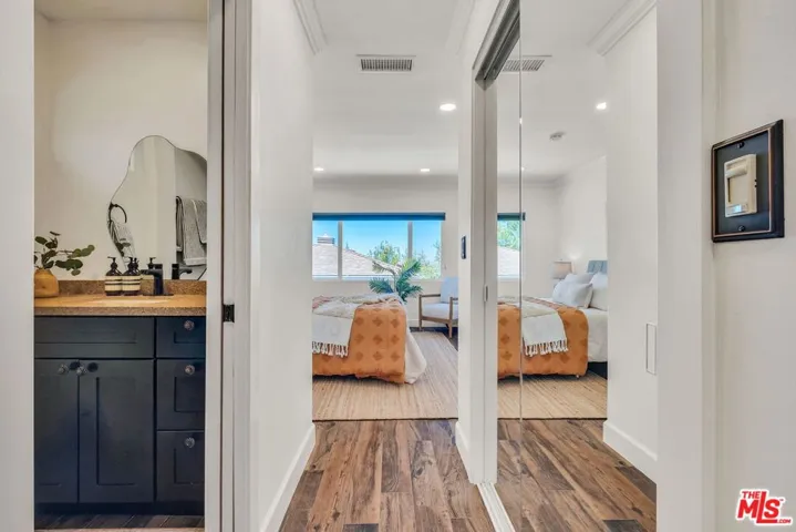 10405 Hillhaven Avenue, Los Angeles, California 91042