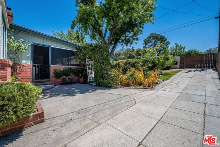 10405 Hillhaven Avenue, Los Angeles, California 91042
