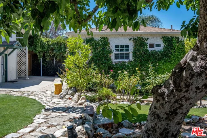 10405 Hillhaven Avenue, Los Angeles, California 91042